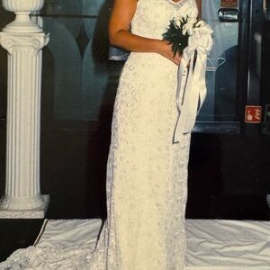 White Sequin Embellished Sleeveless V-Neck Wedding Gown